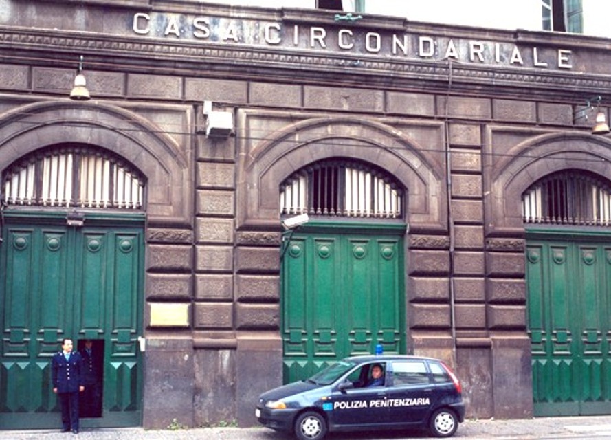 carcere poggioreale-2